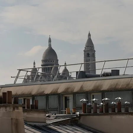 Daire With View Of Montmartre