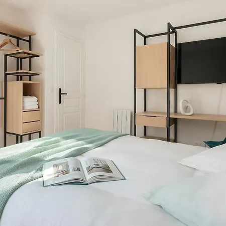 With View Of Montmartre Appartamento